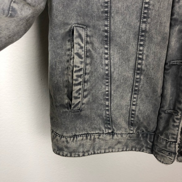 Levi’s Trucker Sherpa Lined Oversized Jean Jacket Size XS - Picture 6 of 8